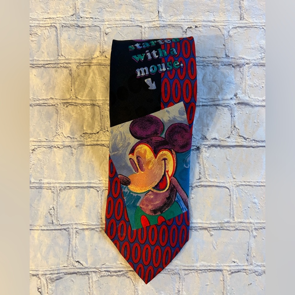 WALT DISNEY MICKEY IT ALL STARTED WITH A MOUSE MENS SILK TIE MADE IN ITALY
